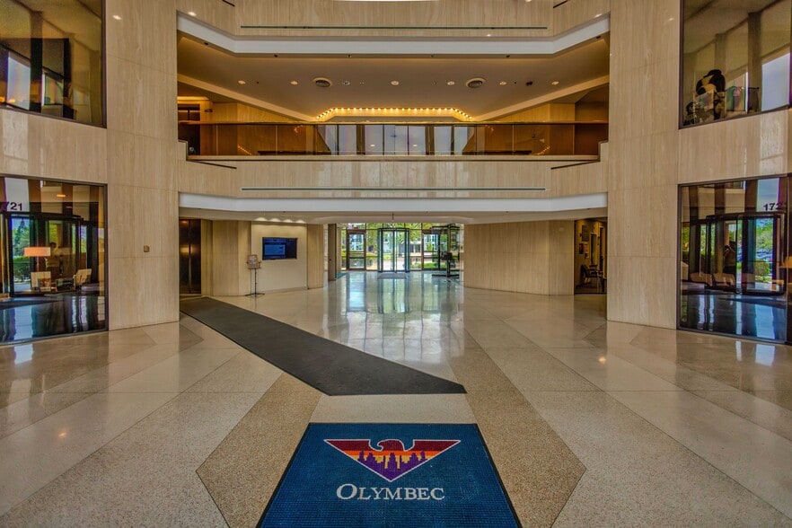 1721 Moon Lake Blvd, Hoffman Estates, IL for lease - Building Photo - Image 3 of 47