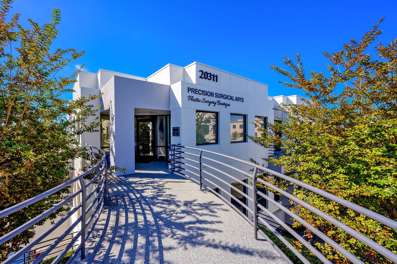 20311 SW Birch St, Newport Beach, CA à vendre Photo du bâtiment- Image 1 de 13