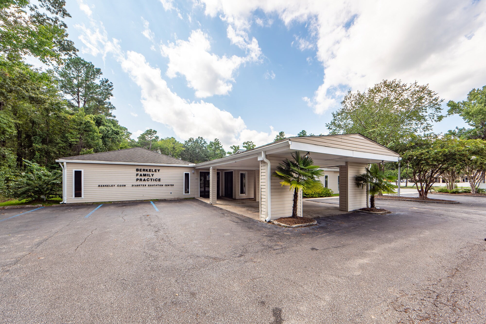 2061 Highway 52, Moncks Corner, SC à vendre Photo principale- Image 1 de 11
