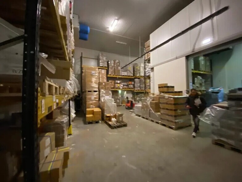 Industrial in Gennevilliers for lease - Interior Photo - Image 2 of 4