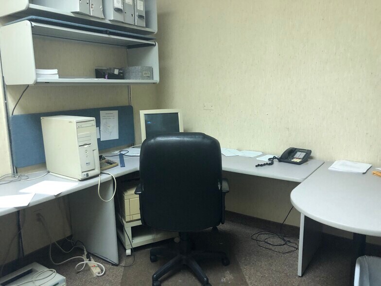 18735 Ecorse Rd, Allen Park, MI à louer - Photo intérieure - Image 3 de 63