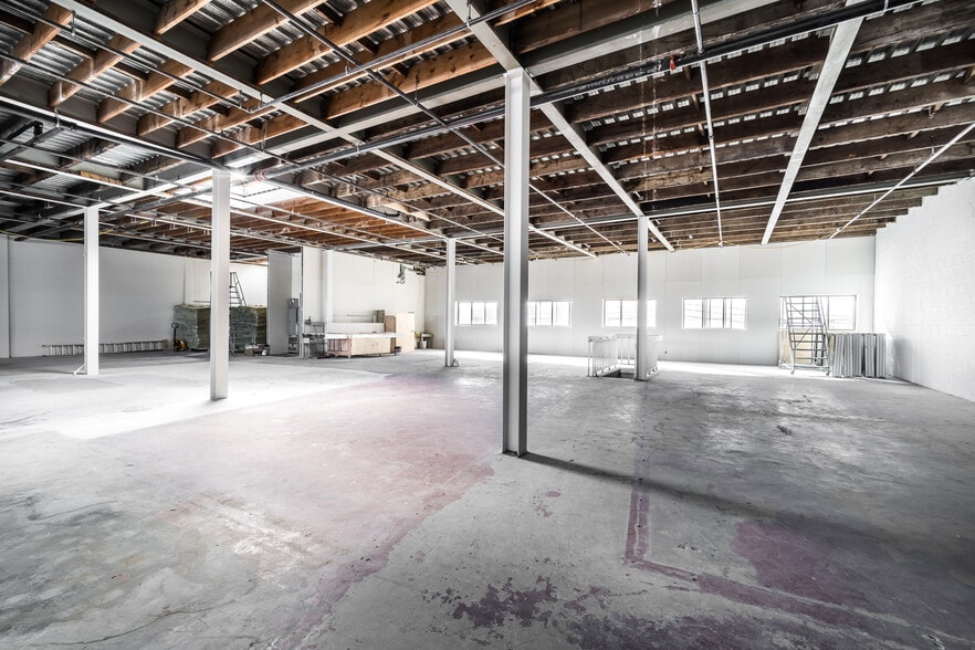 6595 Rue Saint-Urbain, Montréal, QC for sale - Interior Photo - Image 2 of 4