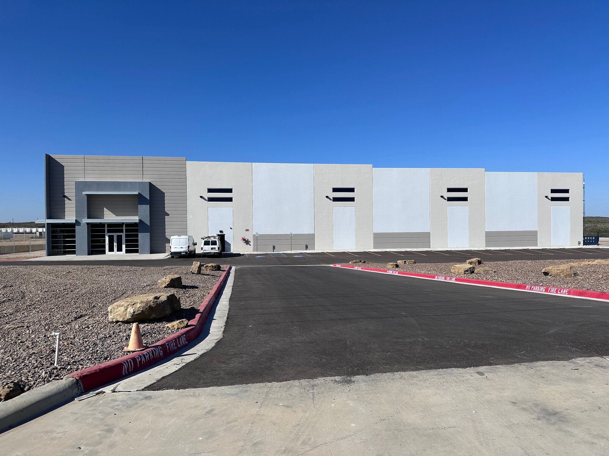 19926 Kraus Lp, Laredo, TX for sale Primary Photo- Image 1 of 42