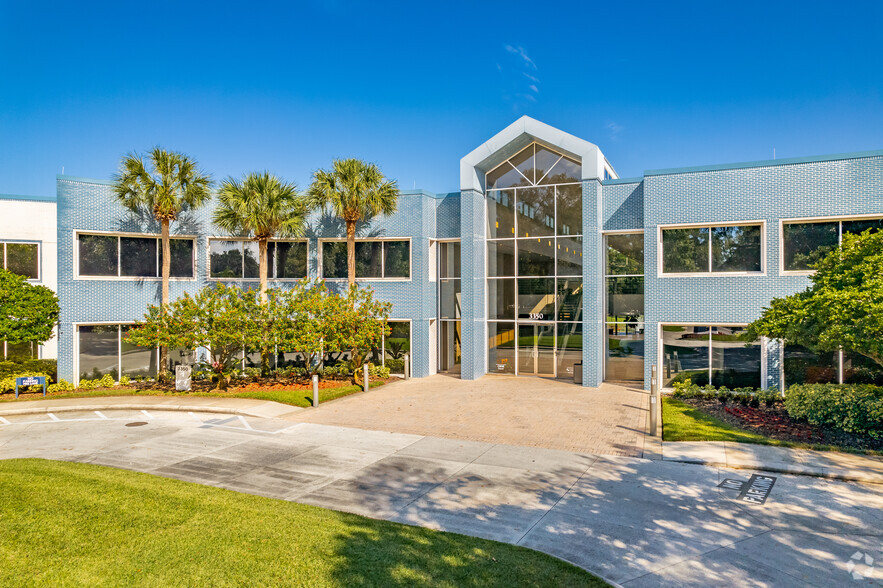 3350 Buschwood Park Dr, Tampa, FL for lease - Primary Photo - Image 1 of 17