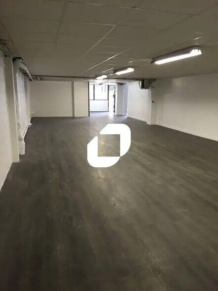 Flex in Saint-Denis for lease - Interior Photo - Image 3 of 16