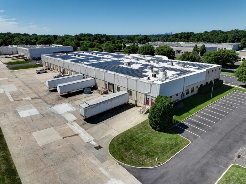 40 Twosome Dr, Moorestown, NJ for lease - Building Photo - Image 2 of 3