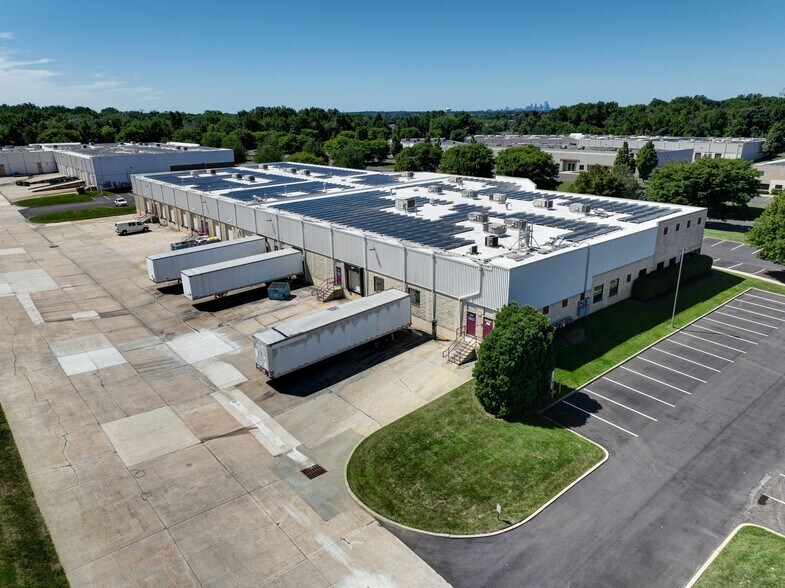 40 Twosome Dr, Moorestown, NJ à louer - Photo du bâtiment - Image 2 de 3