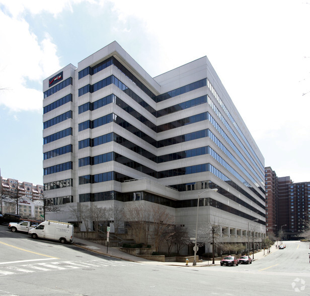 1320 N Courthouse Rd, Arlington, VA for lease - Primary Photo - Image 1 of 4