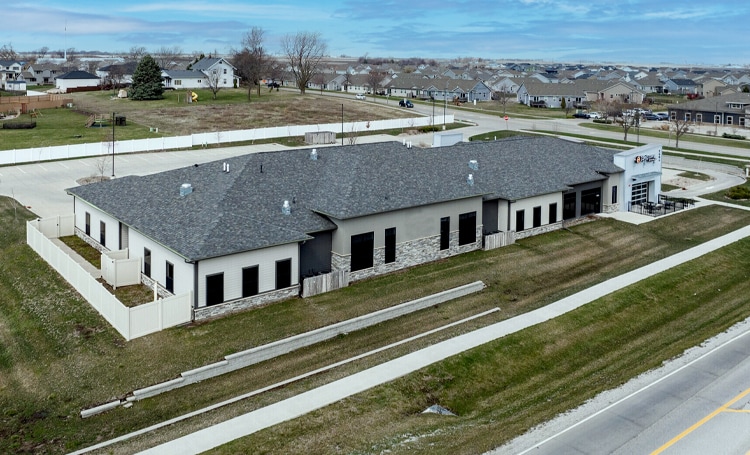 1606 NW Irvinedale Dr, Ankeny, IA for lease - Building Photo - Image 1 of 34
