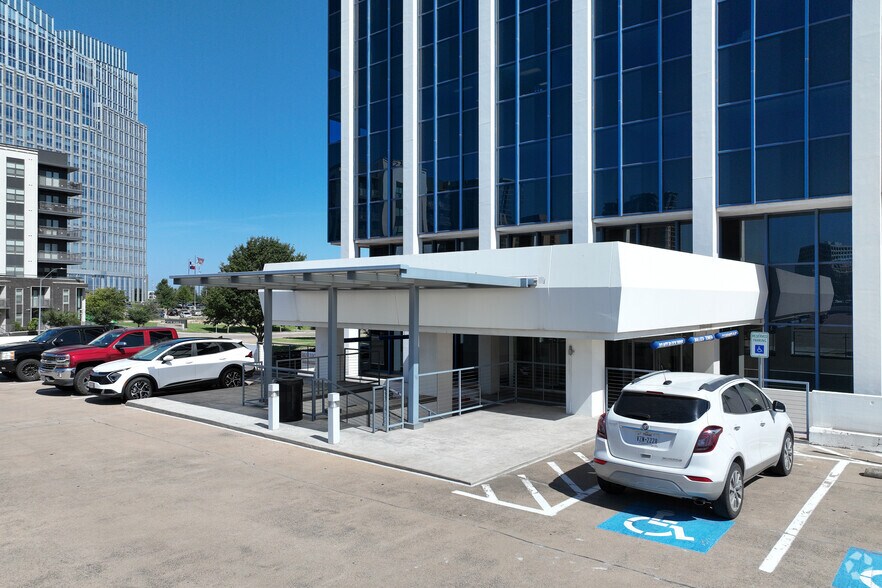101 Summit Ave, Fort Worth, TX à louer - Photo du bâtiment - Image 3 de 4