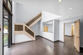 111 Mosher St, Holyoke, MA à vendre Photo intérieure- Image 2 de 12