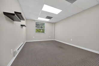 755 New York Ave, Huntington, NY for lease Interior Photo- Image 2 of 4