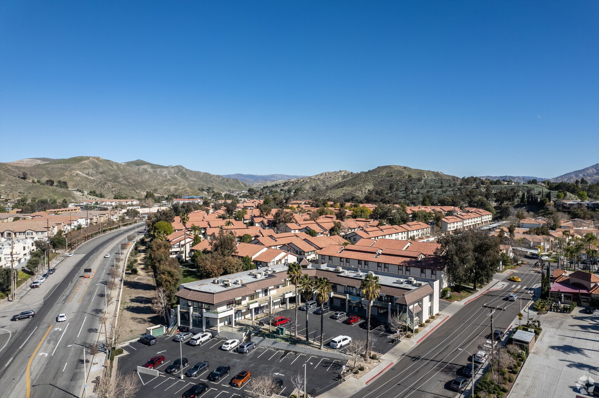 18333 Dolan Way, Santa Clarita, CA à louer Aérien- Image 1 de 9