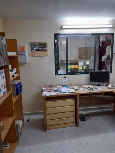 Retail in Cáceres for lease - Building Photo - Image 2 of 7