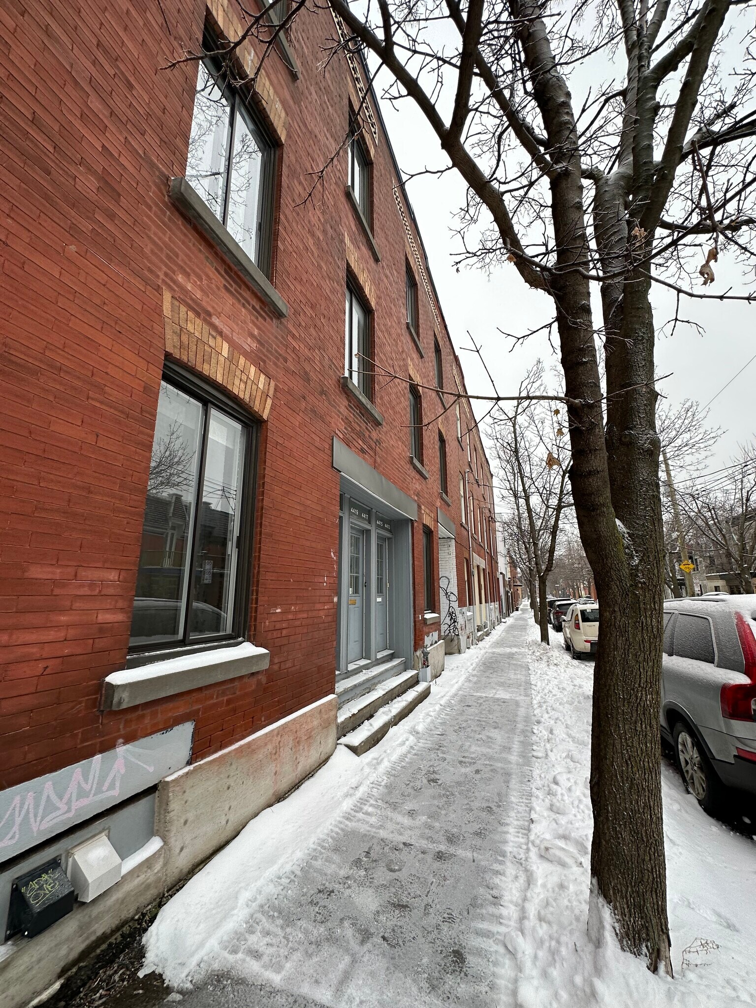 4415 St De Mentana, Montréal, QC for sale Primary Photo- Image 1 of 1