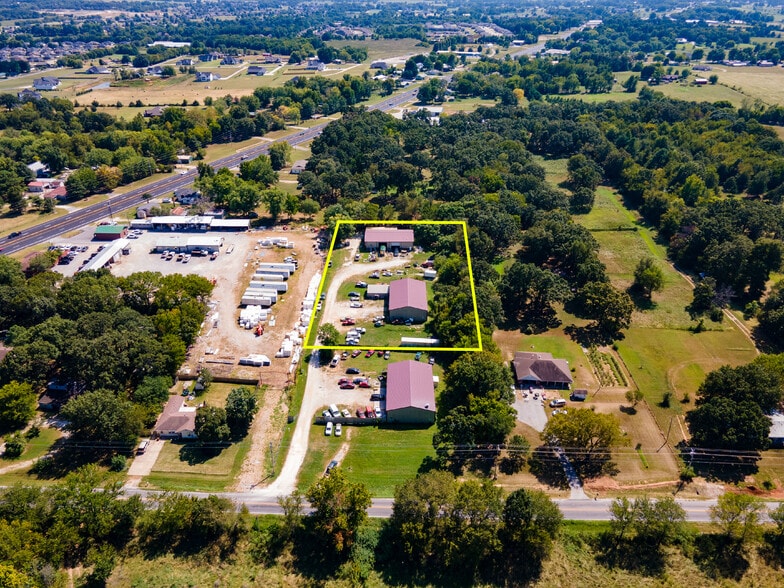 12329 Three Elms Rd, Farmington, AR for lease - Primary Photo - Image 1 of 7