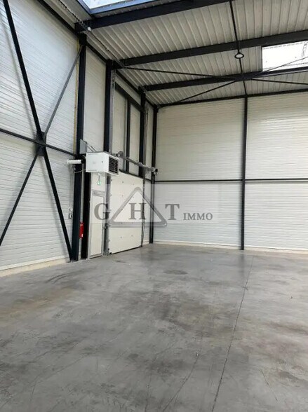Office in Gennevilliers for lease - Building Photo - Image 2 of 7