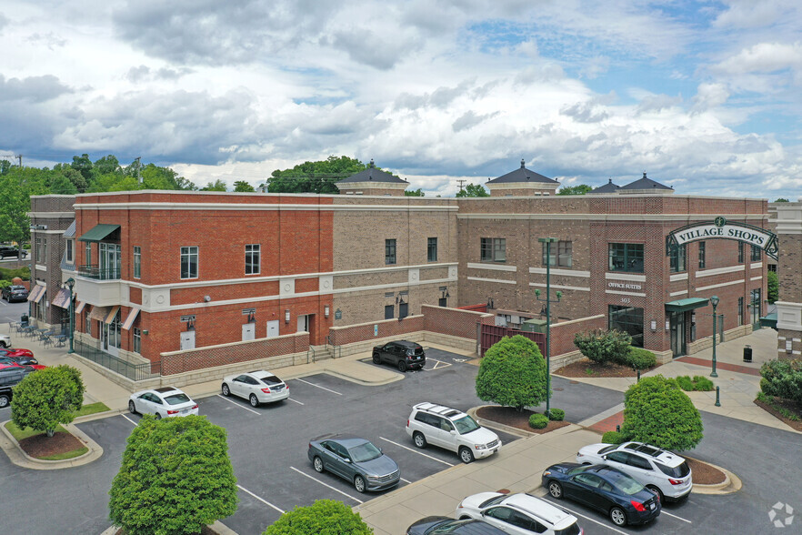 401-433 Pisgah Church Rd, Greensboro, NC for lease - Building Photo - Image 3 of 8