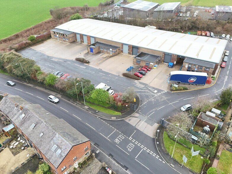Plodder Ln, Bolton à louer - Photo du bâtiment - Image 3 de 10