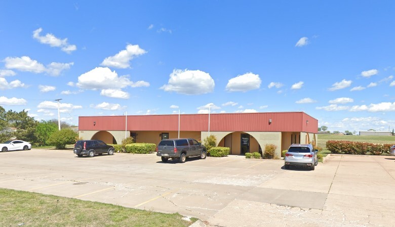 1202 SW 67th St, Lawton, OK for lease - Building Photo - Image 1 of 20