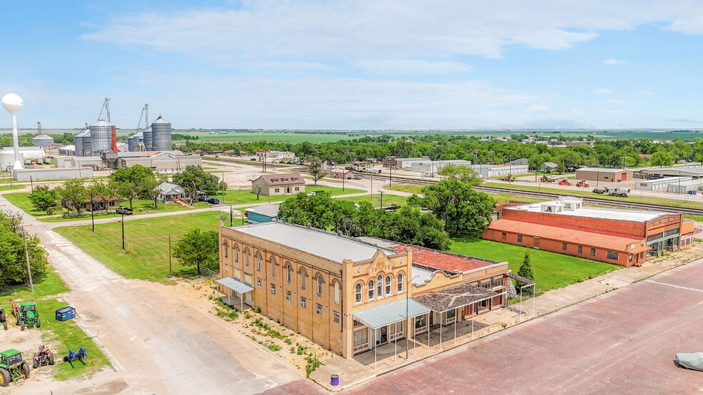 112 W Davilla St, Granger, TX for sale - Building Photo - Image 2 of 14