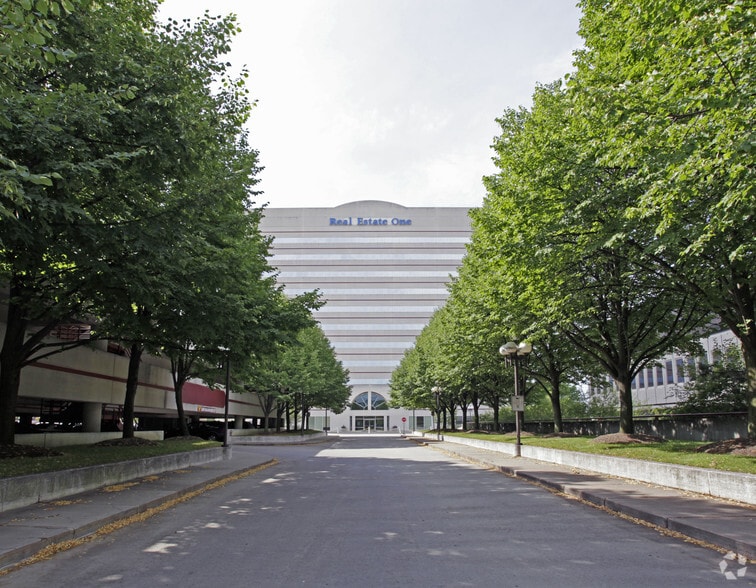 25800 Northwestern Hwy, Southfield, MI for lease - Building Photo - Image 3 of 9