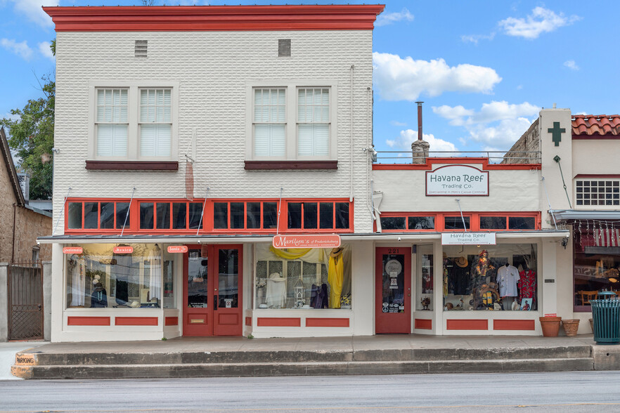 219-221 W Main St, Fredericksburg, TX à vendre - Photo du bâtiment - Image 1 de 1