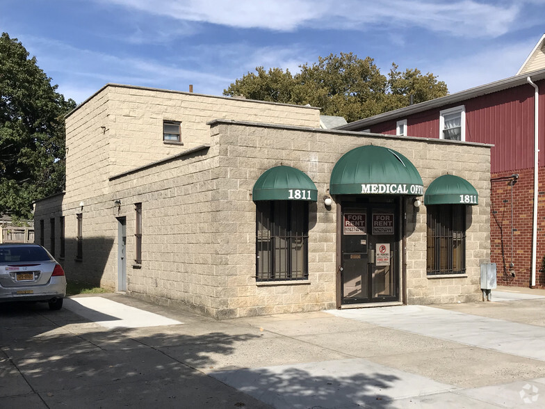 1811 Avenue J, Brooklyn, NY for sale - Primary Photo - Image 1 of 1