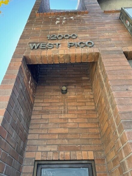 12000 W Pico Blvd, Los Angeles, CA à louer - Photo du bâtiment - Image 1 de 5