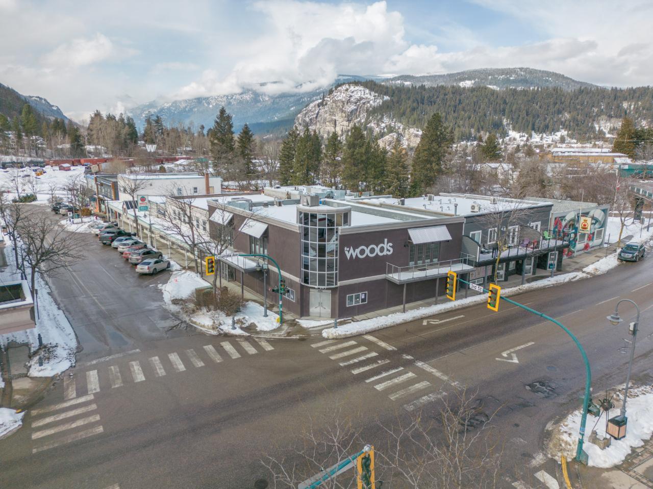 292 Columbia Av, Castlegar, BC à vendre Photo principale- Image 1 de 1