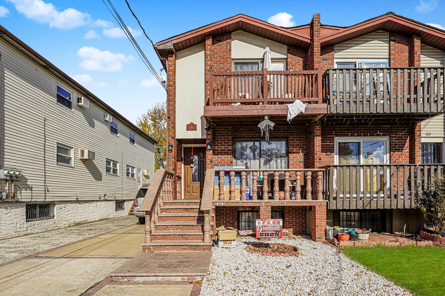 191 Lamberts Ln, Staten Island, NY for sale - Primary Photo - Image 1 of 33