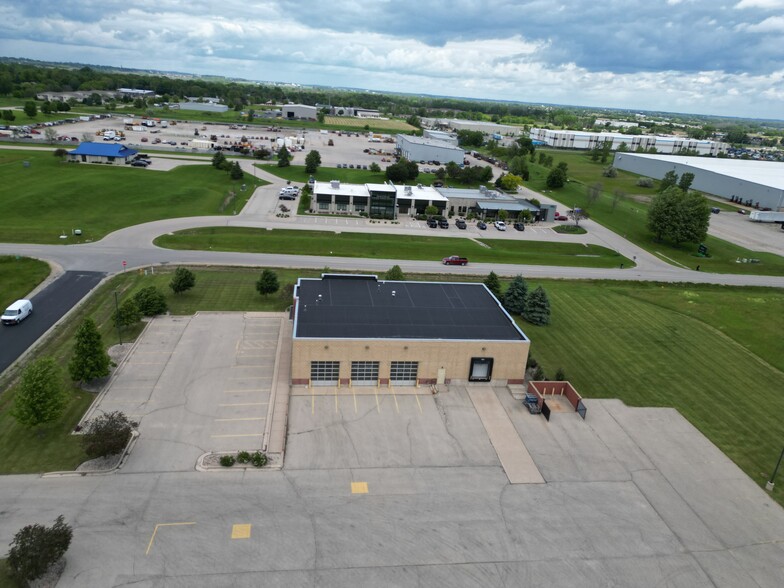 N1080 Technical Dr, Greenville, WI for lease - Building Photo - Image 3 of 10