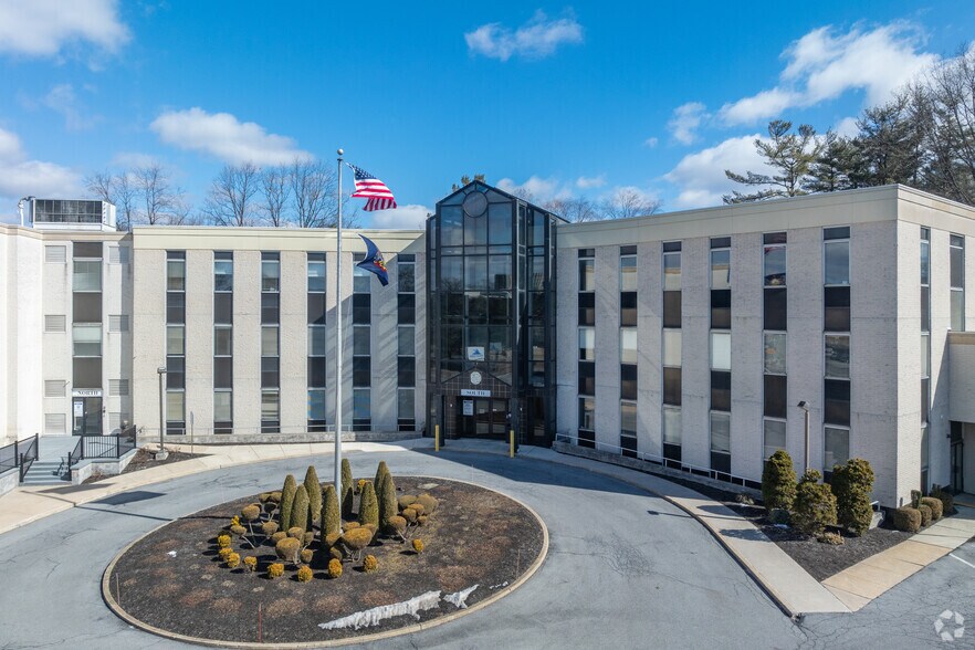 20 Erford Rd, Lemoyne, PA à louer - Photo du bâtiment - Image 2 de 8