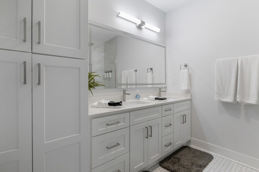 2226-2232 Central Ave, Indianapolis, IN à vendre - Photo du bâtiment - Image 2 de 33