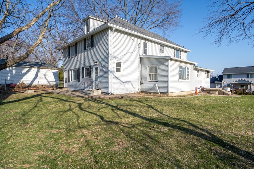 8717 Urbandale Ave, Urbandale, IA à vendre - Photo principale - Image 1 de 27