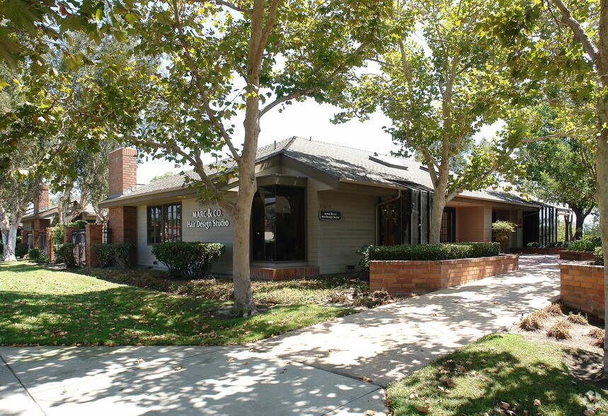 22952-22958 El Toro Rd, Lake Forest, CA à vendre - Photo principale - Image 1 de 4