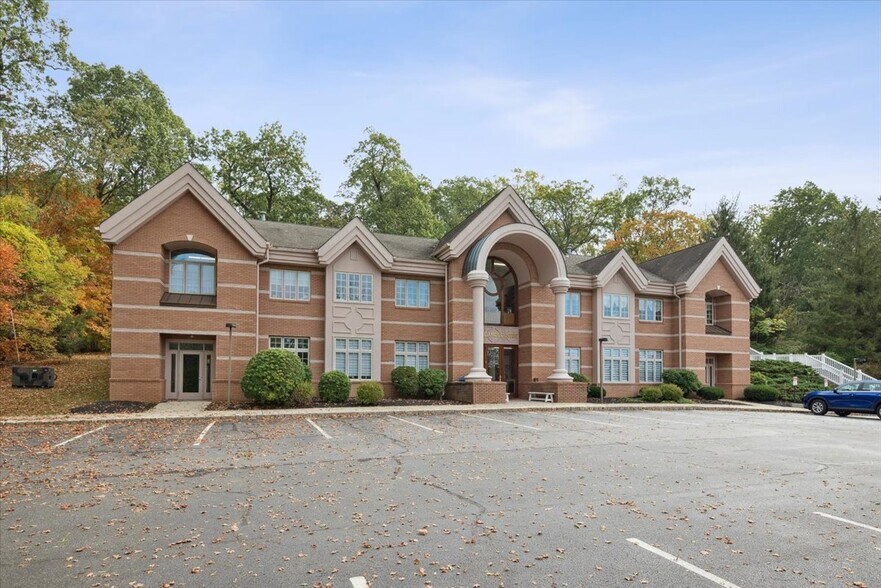 258 King George Rd, Warren, NJ à vendre - Photo du bâtiment - Image 2 de 23