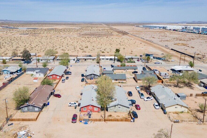 12023 Chamberlaine Way, Adelanto, CA à vendre - Photo du bâtiment - Image 1 de 16