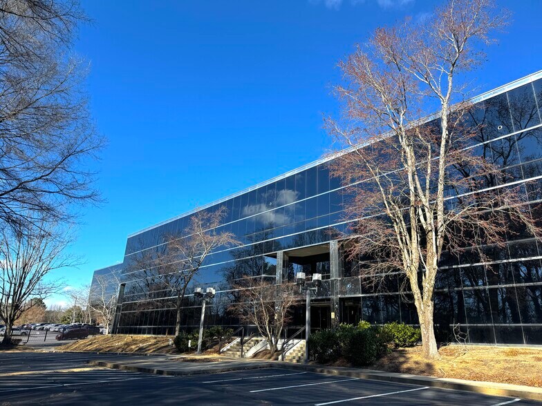 3003 Chamblee Tucker Rd, Atlanta, GA à vendre - Photo du bâtiment - Image 3 de 15