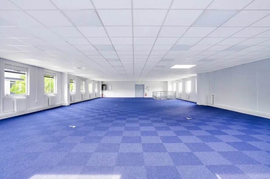 Office in Lognes for lease - Interior Photo - Image 3 of 7