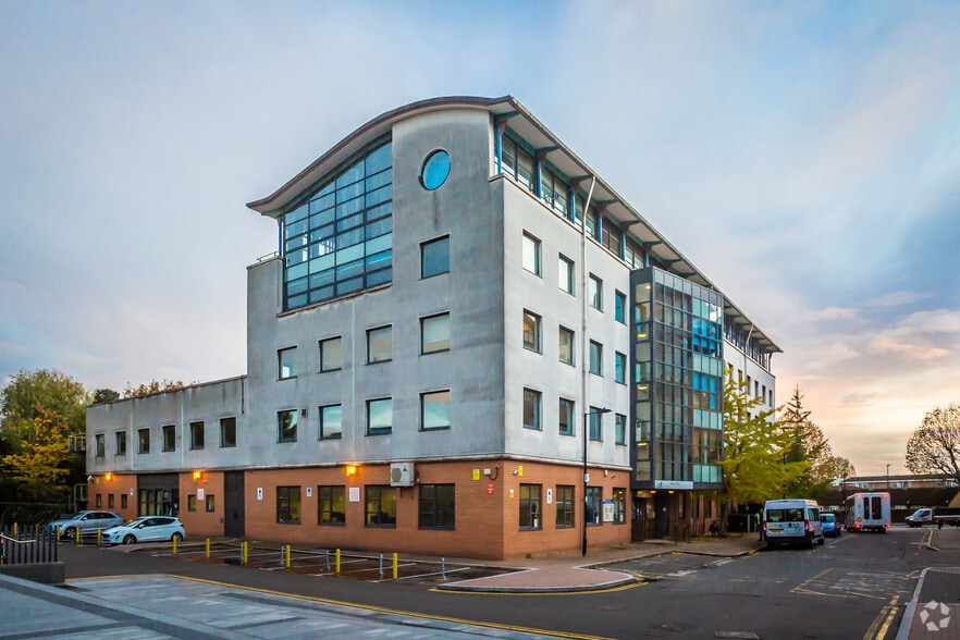 2 Lawn House Clos, Londres à louer - Photo du bâtiment - Image 1 de 1