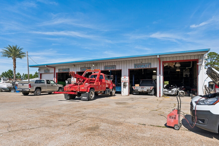 Two Businesses - Auto Body / Auto Repair portfolio of 2 properties for sale on LoopNet.ca - Building Photo - Image 3 of 50