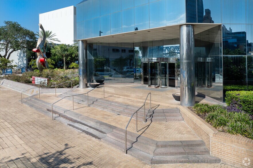 225 Water St, Jacksonville, FL à louer - Photo du bâtiment - Image 2 de 13