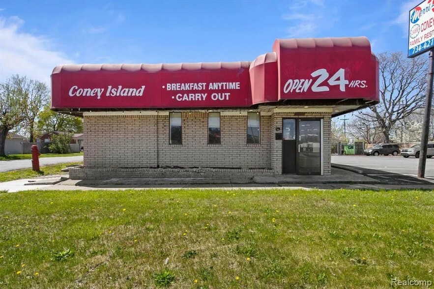 7021 N Merriman Rd, Garden City, MI for sale - Building Photo - Image 1 of 1
