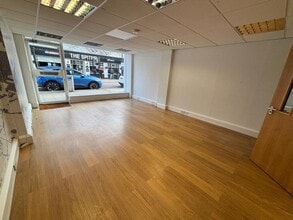 17 High St, Eastleigh for lease Interior Photo- Image 2 of 4