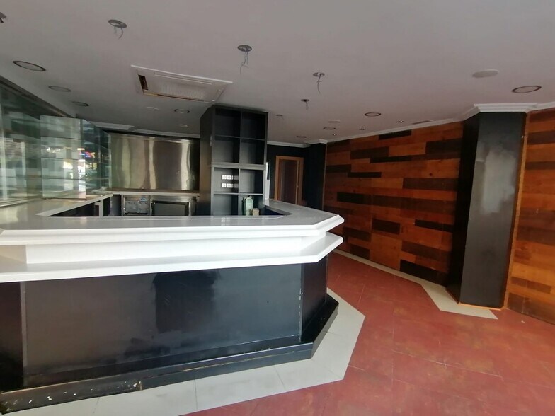 Commerce de détail dans Cáceres, Cáceres à vendre - Photo du bâtiment - Image 1 de 9