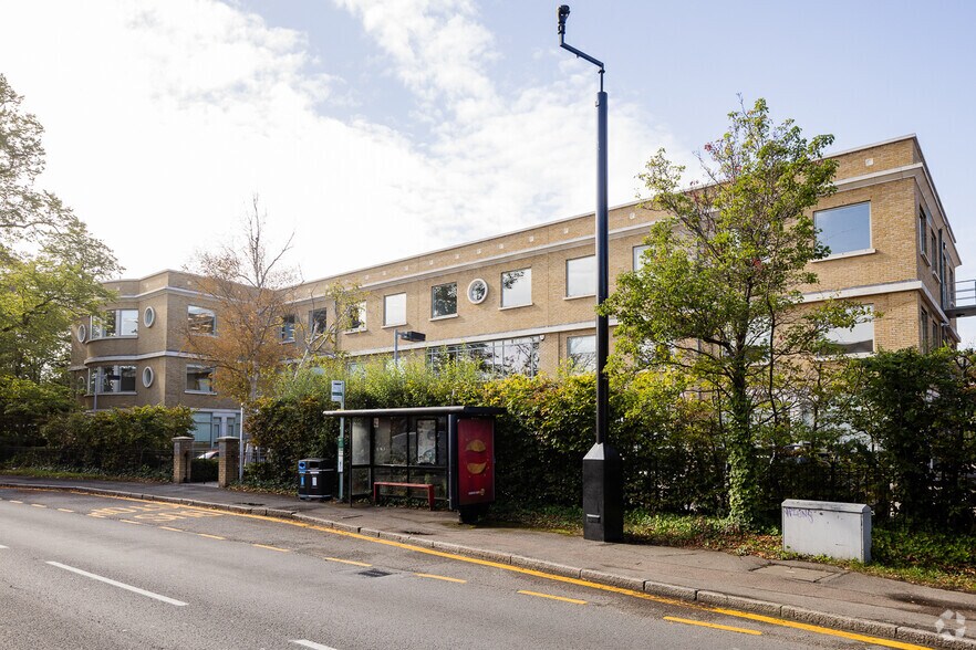 42-50 Hersham Rd, Walton On Thames à louer - Photo principale - Image 1 de 6
