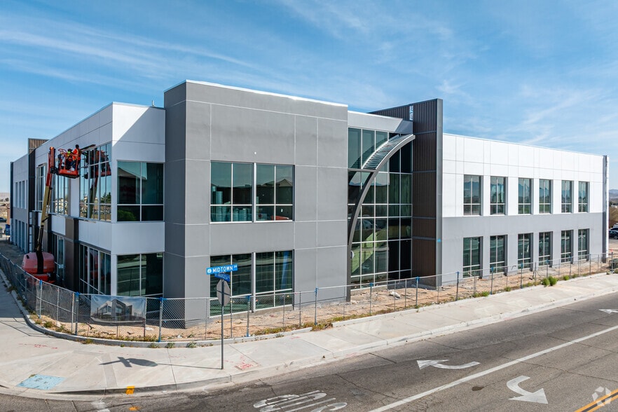 15075 Amargosa Rd, Victorville, CA for lease - Building Photo - Image 2 of 14