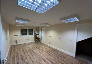 3 Midfield Dr, Kirkcaldy for lease Interior Photo- Image 2 of 3