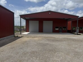 4235 FM 78, McQueeney, TX à louer Photo intérieure- Image 2 de 30